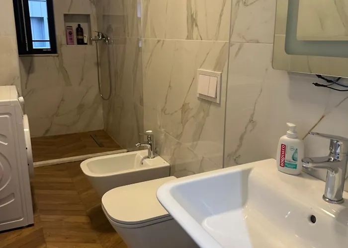 Free Parking Modern Escape 地拉那