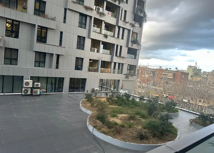 Free Parking Modern Escape * 地拉那